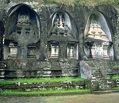 Ancient Temple Bali.jpg (18976 bytes)
