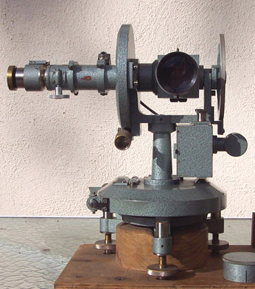 Photo front view of Rost Theodolite